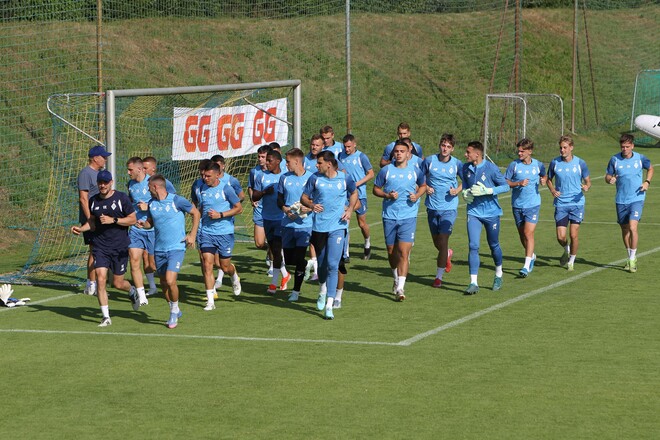 ФОТО. Тренування Динамо. Навантаження під палючим сонцем