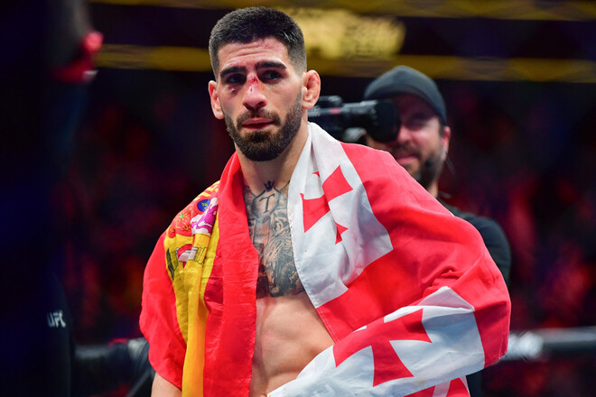 Известно, сколько заработал Топурия за брутальный нокаут против Оливейры