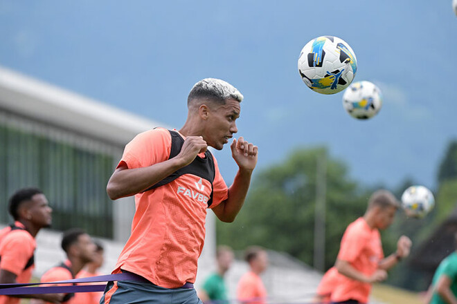 ФОТО. Тренировка Шахтера. Режим трехразовых занятий в действии