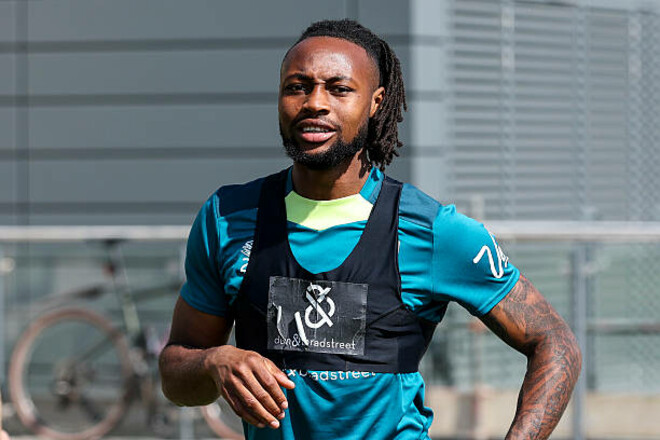 ОФИЦИАЛЬНО. Борнмуту удалось уберечь важного игрока. Контракт уже подписан