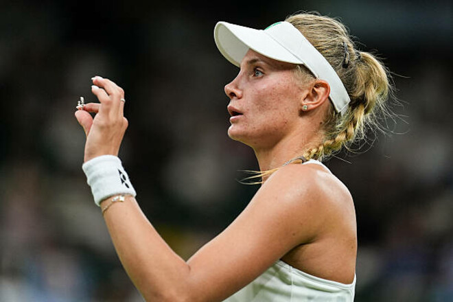 ВІДЕО. Гофф втратила сережку під час матчу. Ястремська знайшла та повернула