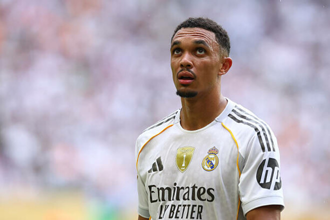 Алонсо набросился на Трента в перерыве игры КЧМ. Раскритиковал его игру