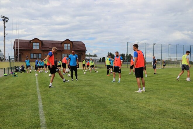 Виктория расторгла контракты с двумя игроками и с двумя продлила