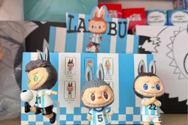 Кто такие Лабубу и почему они всем нравятся? Объясняем футбольным фанатам