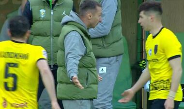 ВІДЕО. Скандальний момент вікенду УПЛ. Сутичка у матчі Карпат і Олександрії