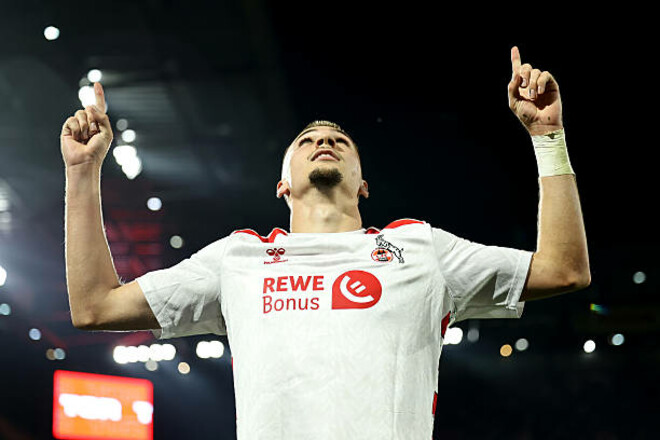 С переломом. Форварда именитого немецкого клуба избили около бара