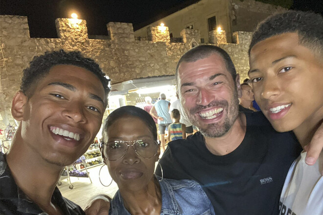 Беллингем строит два особняка в элитной деревне с повышенной преступностью