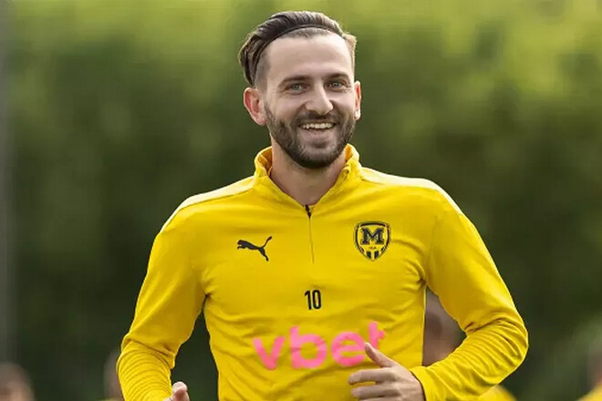 Экс-хавбек Металлиста 1925 продолжает просмотр в клубе, вылетевшем из УПЛ