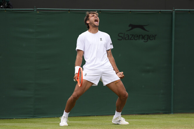 Итальянец на Уимблдоне впервые вышел в 1/4 финала GS и дебютирует в топ-20