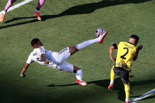 ФОТО. Мбаппе победил пустые трибуны на КЧМ. Помог искусственный интеллект