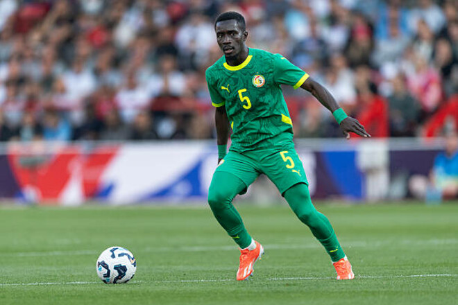 OFFICIALLY. Everton continued his contract with Senegal veteran