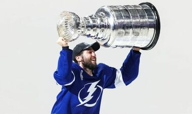 Двукратный обладатель Кубка Стэнли завершил 13-летнюю карьеру в НХЛ