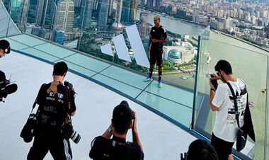 ФОТО. Ламин Ямаль прилетел в Китай. Со специальной миссией