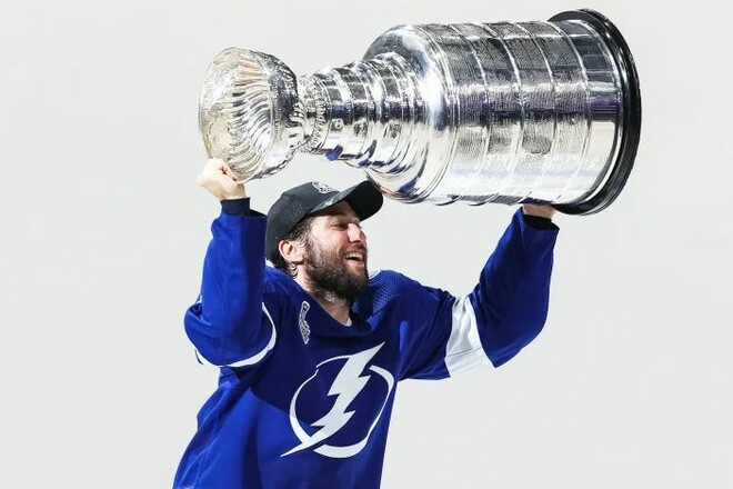 Двукратный обладатель Кубка Стэнли завершил 13-летнюю карьеру в НХЛ