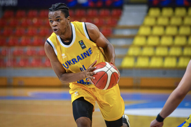 Центровий збірної України U-20 з баскетболу – про готовність команди до ЧЄ