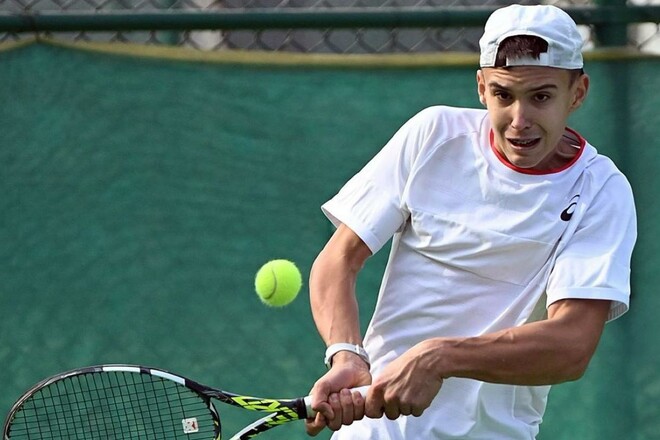 Белозерцев вышел в 1/8 финала юниорского Уимблдона-2025
