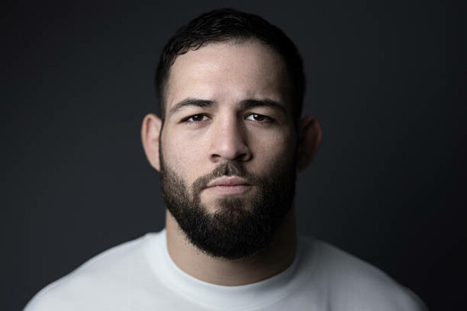 UFC в Парижі очолить претендентський бій на титул чемпіона в середній вазі