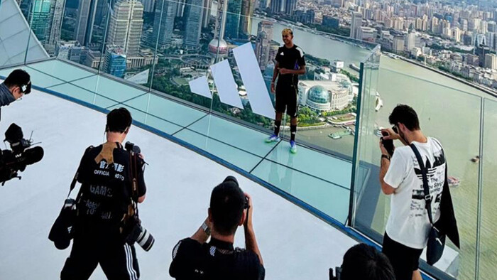 ФОТО. Ламін Ямаль прилетів до Китаю. Зі спеціальною місією