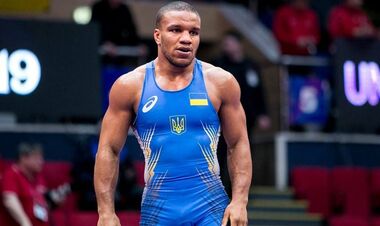 ФОТО. Машина олимпийского чемпиона пострадала от обстрела рф