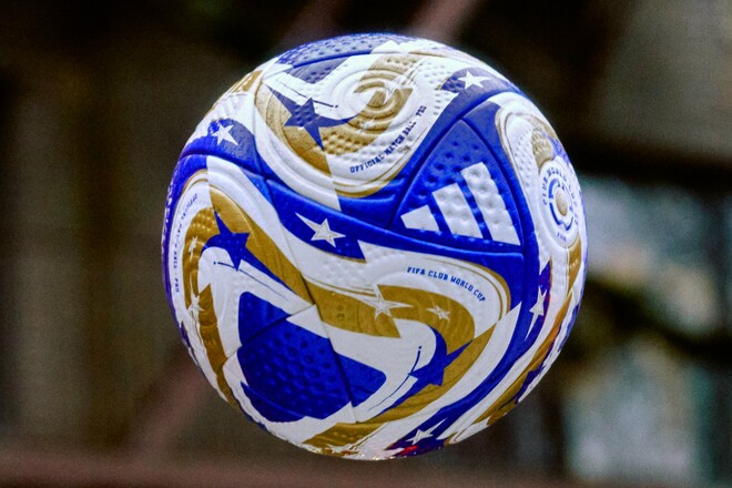ФОТО. Представлено офіційний м'яч півфіналу та фіналу клубного ЧС-2025