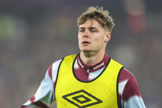 Рома нашла конкурента для Довбика. Он оформлял хет-трик в АПЛ