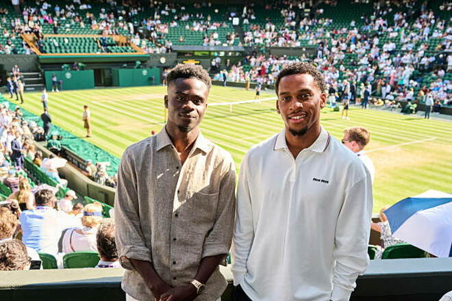 Photo. Football guests. Two Arsenal players attended the Wimbledon match