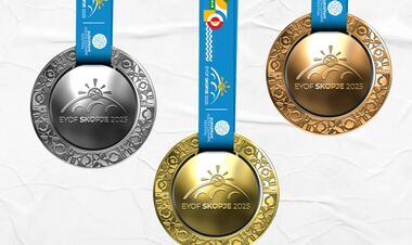 ФОТО. Презентовано медалі юнацького фестивалю ЄЮОФ-2025 у Скоп'є