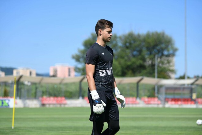 Украинский вратарь нашел себе новый клуб. Его коучем будет легенда Динамо