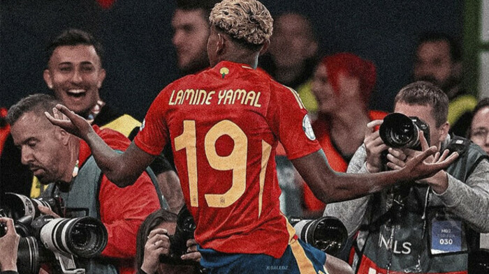 ФОТО. Звезда Барселоны Ламин Ямаль получил подарок ценой в $400 000