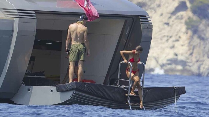 ФОТО. Голанд на яхті з дівчиною: відпустка після провалу Ман Сіті на КЧС