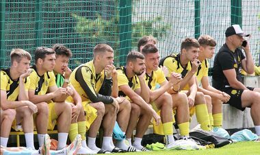 Товарищеский матч Руха с Эпицентром прерван