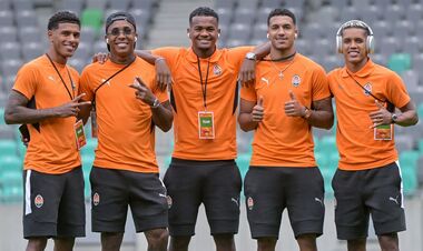 ФОТО. Команда Шахтер опробовала газон стадиона в Любляне перед игрой ЛЕ