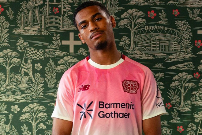 ФОТО. Байер презентовал новую выездную форму на следующий сезон