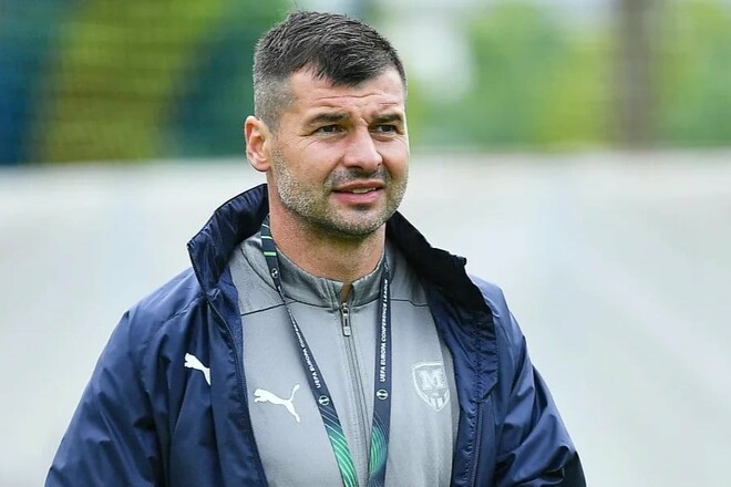 Известно, почему Металлист 1925 указал на дверь двум опытным игрокам