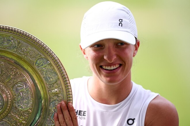 Известно, сколько заработала Свентек за трофей Уимблдона-2025