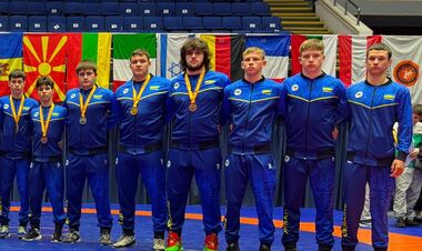Сборная Украины U-17 по греко-римской борьбе взяла 12 медалей в Бухаресте