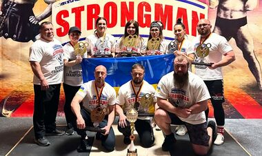 Украинские стронгмены выиграли командный зачет ЧЕ-2025 в двоеборье