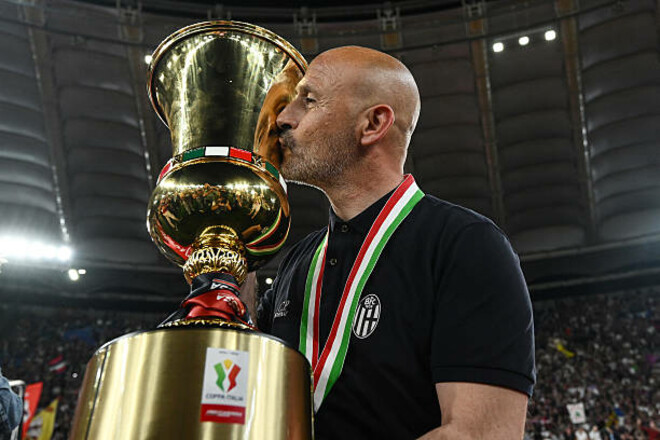 «Мы заслужили это». Коуч Болоньи назвал причину триумфа в Кубке Италии