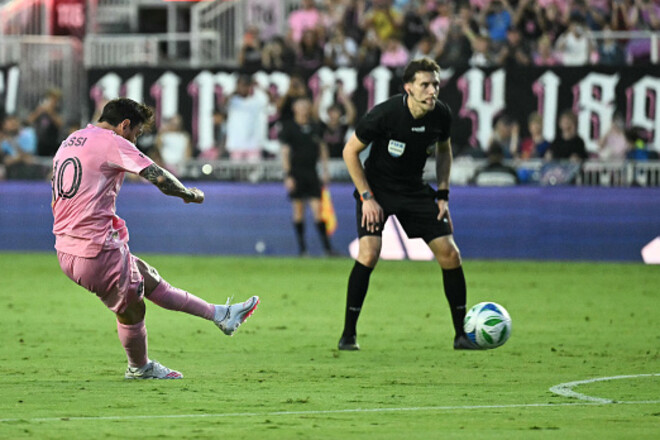 ВІДЕО. Мессі забив низом зі штрафного, пробивши у кут, де стояв голкіпер