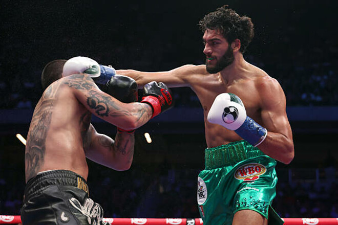 Берланга не выстоял. Шираз нокаутировал соперника в пятом раунде