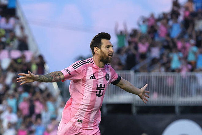 Кто лучший со штрафных: Месси за Интер Майами или Роналду за Аль-Наср?