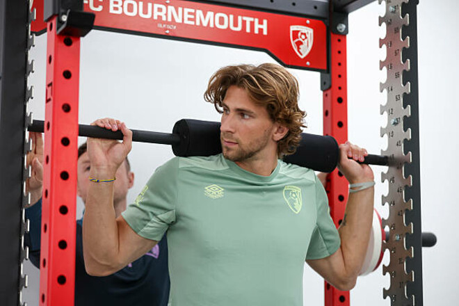 О ПСЖ можно забыть. Борнмут принял важное решение о будущем Забарного