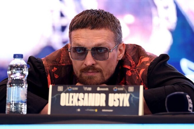 Усик прибув в Лондон напередодні реваншу з Дюбуа. Взяв дуже важливу річ