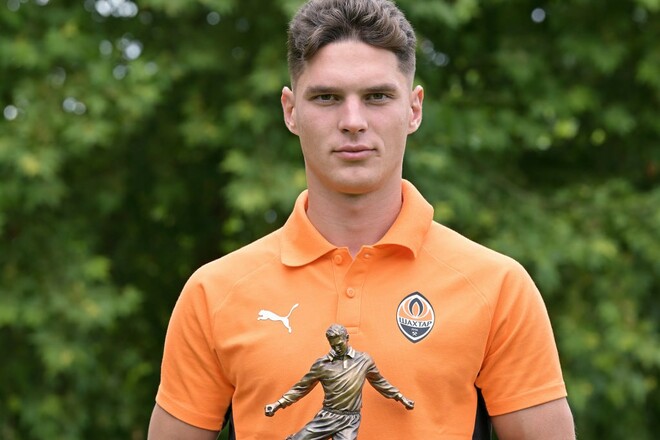 ФОТО. Судаков получил награду лучшему бомбардиру сезона в Шахтере