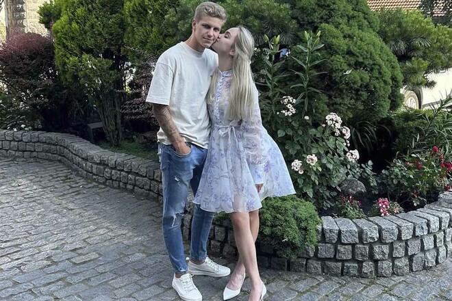 ФОТО. Дівчина українського футболіста вразила своїми формами