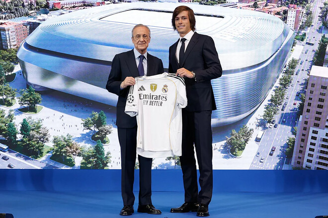 ФОТО. Каррерас был презентован в качестве игрока Реала