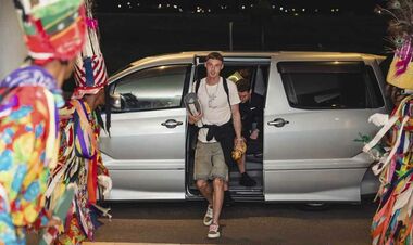 ФОТО. Звезда Челси прибыл в неожиданную страну. Причина — в семье