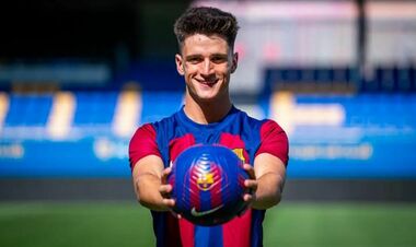 Флик назвал пять игроков, которые должны покинуть Барселону