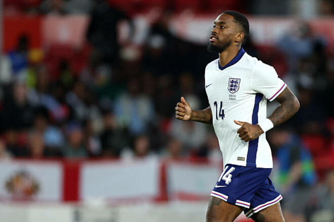 ФОТО. «Ненавижу Лондон». Форвард сборной Англии остался без стекла авто