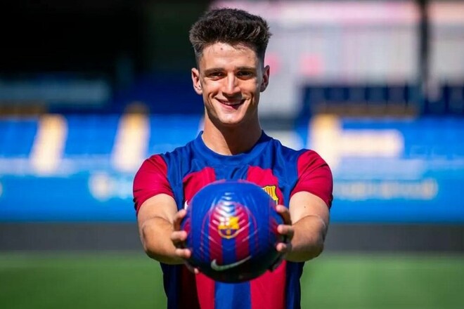 Флик назвал пять игроков, которые должны покинуть Барселону